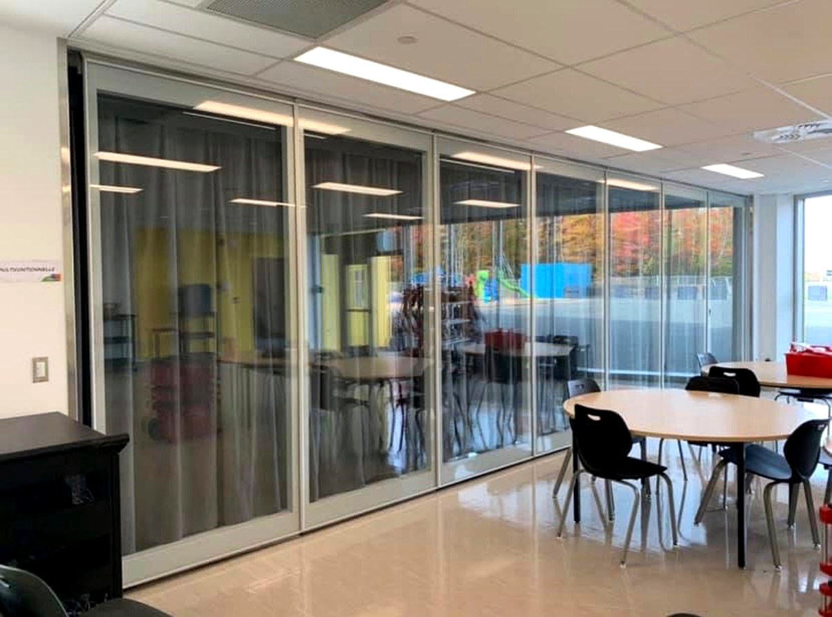 Cloisons en verre salle de classe – Alucko inc.