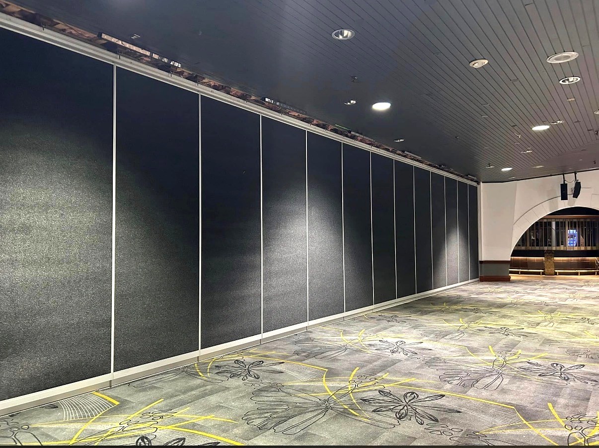 Cloisons mobiles acoustiques longue portée – Alucko inc.